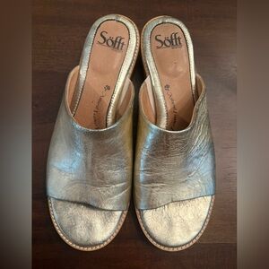 Women's Sz 9 Sofft Noble Sandal Metallic Italian leather cushioned lightweight